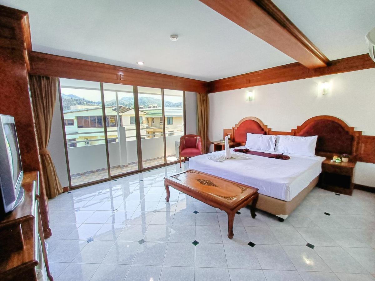 Black Pearl Patong Beachfront Екстер'єр фото