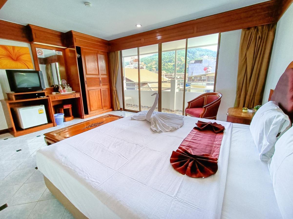 Black Pearl Patong Beachfront Екстер'єр фото