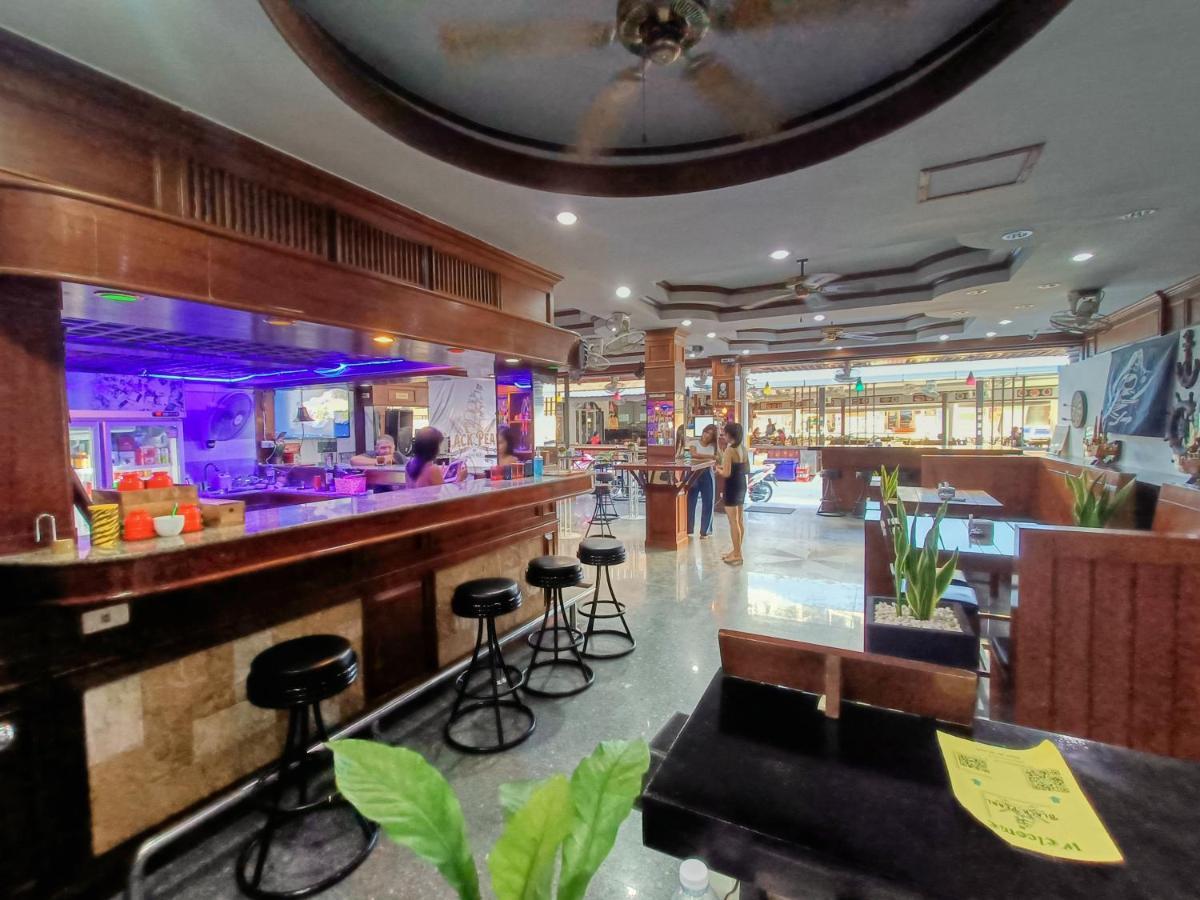 Black Pearl Patong Beachfront Екстер'єр фото
