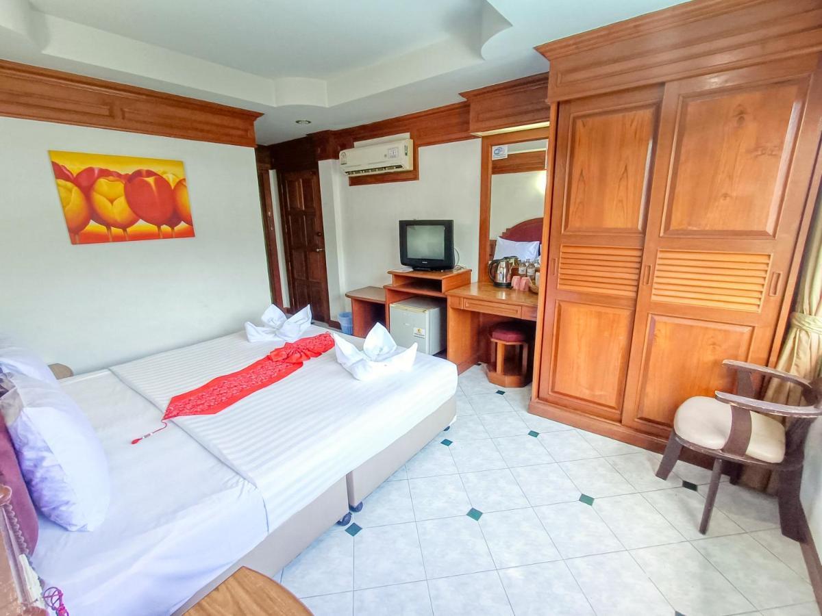 Black Pearl Patong Beachfront Екстер'єр фото