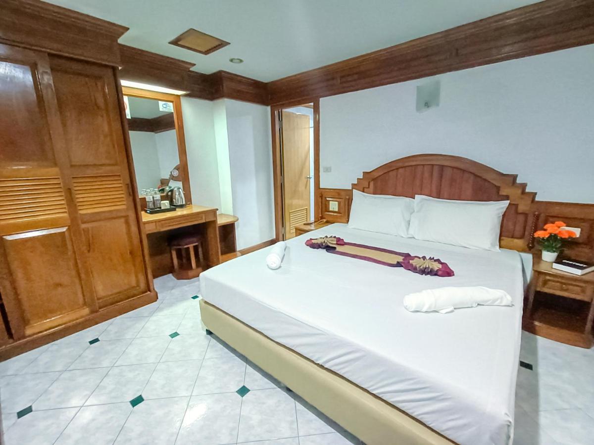 Black Pearl Patong Beachfront Номер фото