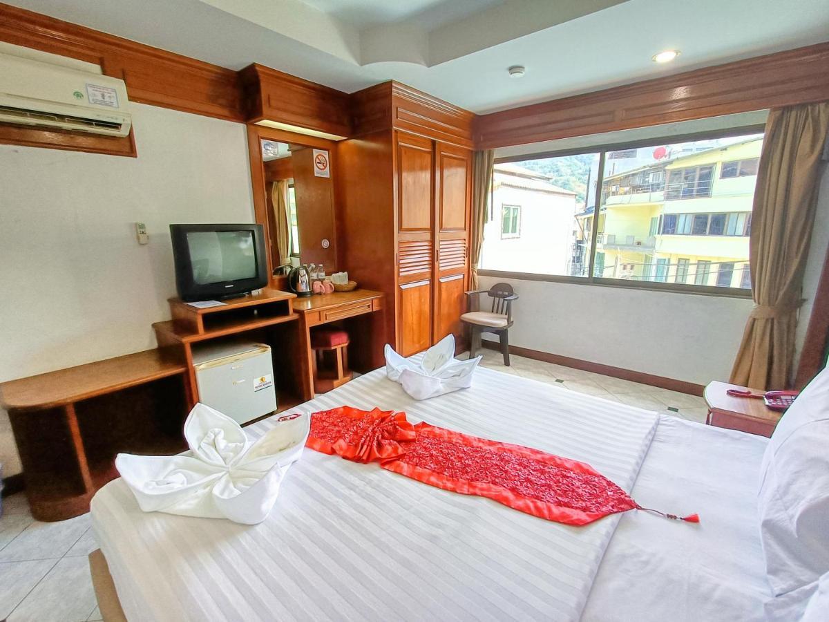 Black Pearl Patong Beachfront Екстер'єр фото