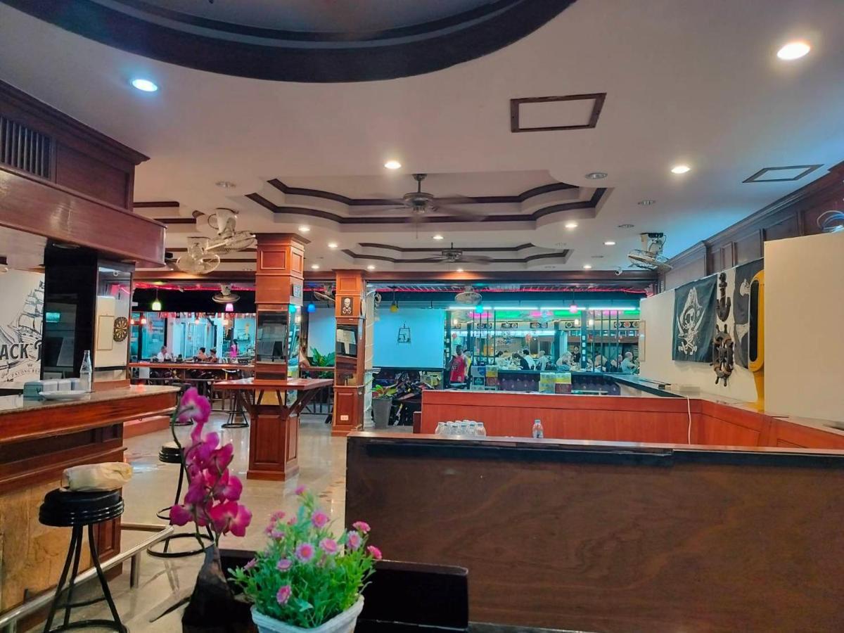 Black Pearl Patong Beachfront Екстер'єр фото